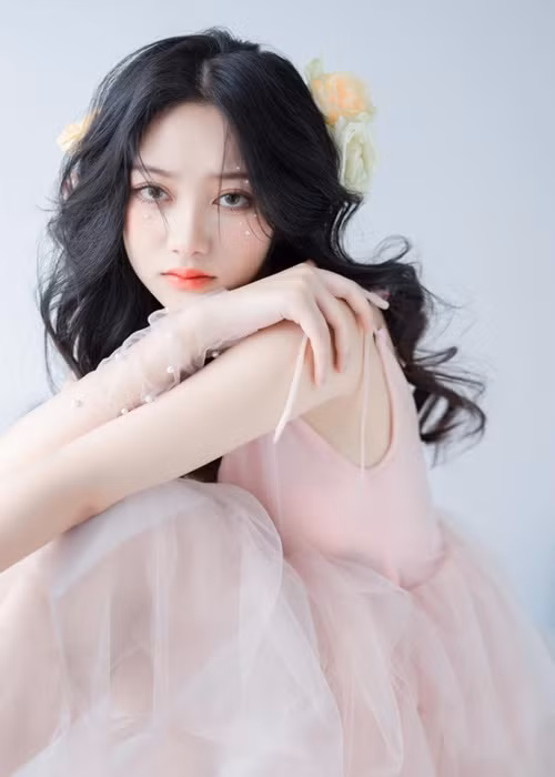 Nữ sinh 20 tuổi “đốn tim” cộng đồng mạng với nhan sắc tựa sương mai Nu sinh 20 tuoi “don tim” cong dong mang voi nhan sac tua suong mai