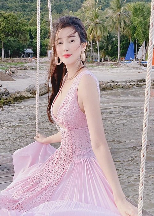 Làn da trắng ngần của nữ diễn viên phim "Bão ngầm" khiến bao cô gái mơ ước.