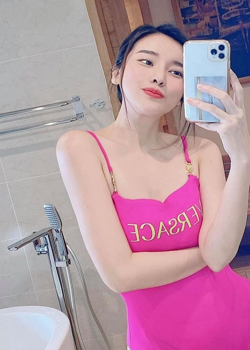 Không ít khán giả tò mò nhan sắc ngoài đời của Cao Thái Hà sau khi phim "Bão ngầm" lên sóng VTV.