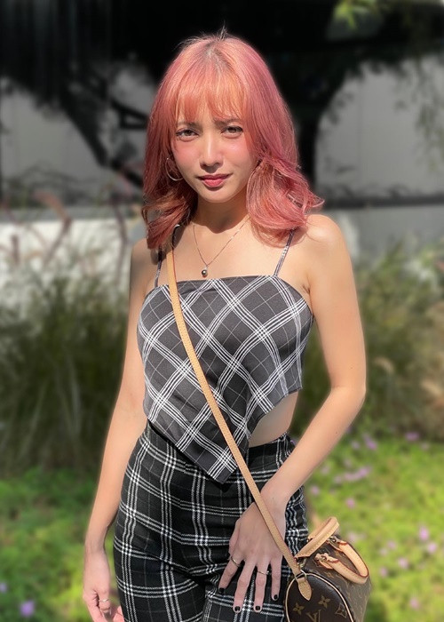 Sang Mỹ định cư, Xuân Nghi được nhiều người nhận xét “Tây hóa” trong cách ăn mặc, trang điểm.