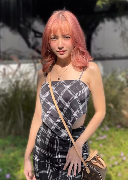 Sang Mỹ định cư, Xuân Nghi được nhiều người nhận xét “Tây hóa” trong cách ăn mặc, trang điểm.