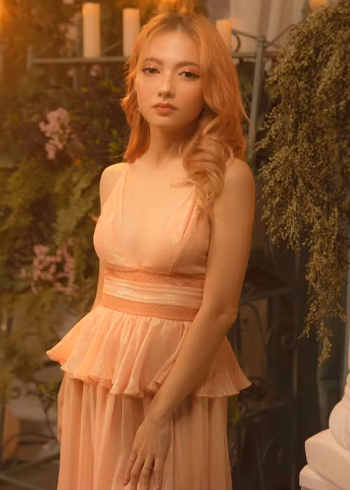 Nữ ca sĩ ngày càng trẻ trung, xinh đẹp.