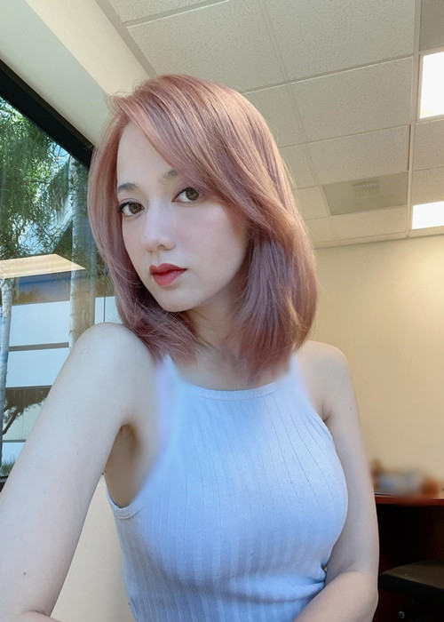 Năm 2018, trên Zing, Xuân Nghi chia sẻ về sự thay đổi ngoại hình: "Ai cũng phải lớn lên, khi mọi người gặp và nói tôi khác nhiều, tôi thấy bình thường. Tôi đã ngoài 20 và cứ làm bé Xuân Nghi mãi cũng không tốt".