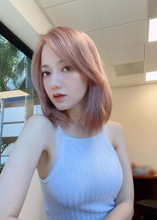 Năm 2018, trên Zing, Xuân Nghi chia sẻ về sự thay đổi ngoại hình: "Ai cũng phải lớn lên, khi mọi người gặp và nói tôi khác nhiều, tôi thấy bình thường. Tôi đã ngoài 20 và cứ làm bé Xuân Nghi mãi cũng không tốt".