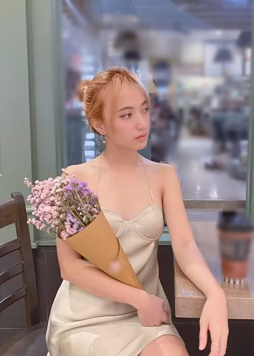 Xuân Nghi mặc táo bạo trong những năm gần đây.