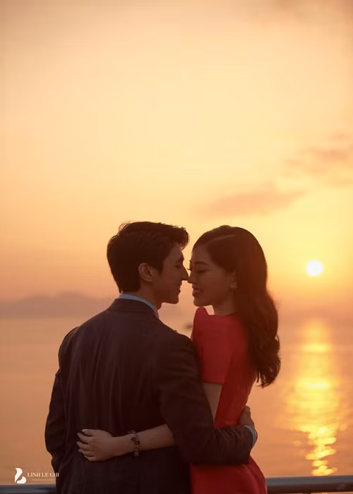 Trong loạt ảnh, Phương Nga và chồng sắp cưới tình tứ bên nhau. Ảnh: Lê Chí Linh