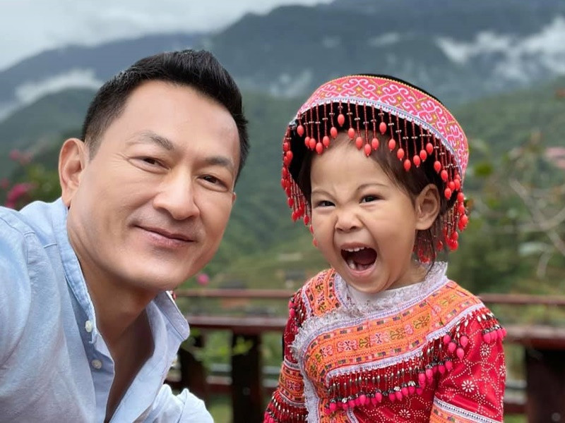 Ông xã của Thanh Thảo rất chiều chuộng con gái.