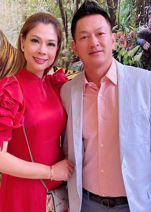 Thanh Thảo nói thêm: “Nhiều cô tung tin vậy để xáo trộn gia đình mình. Mình chẳng bao giờ trúng bẫy cả. Quan trọng là tin tưởng người bên cạnh tuyệt đối thì chả cô nào có cơ hội”.