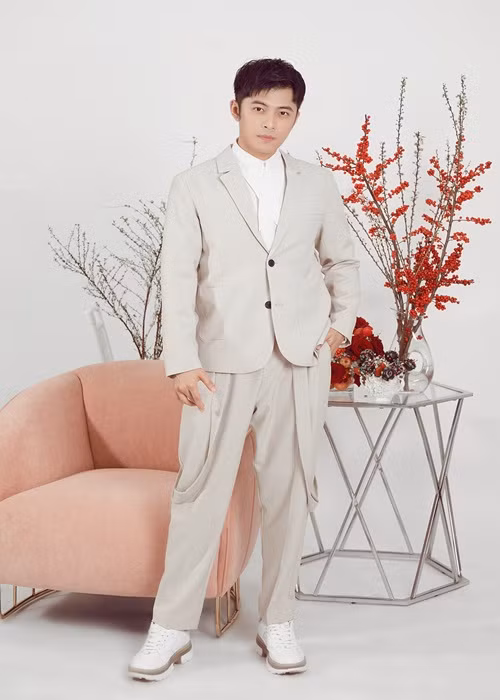 Gin Tuấn Kiệt tâm sự, anh đã có 4 mối tình. Ngoài ra, là người “mau quên”, nam diễn viên không hề vương vấn chuyện cũ.