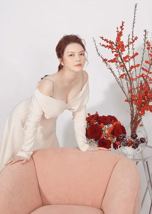 Nữ diễn viên Lý Nhã Kỳ còn hé lộ một sự thật bất ngờ. Dù là diễn viên có thâm niên song cô từng không thoát khỏi “lưới tình” sau khi đóng cặp cùng bạn diễn nam.