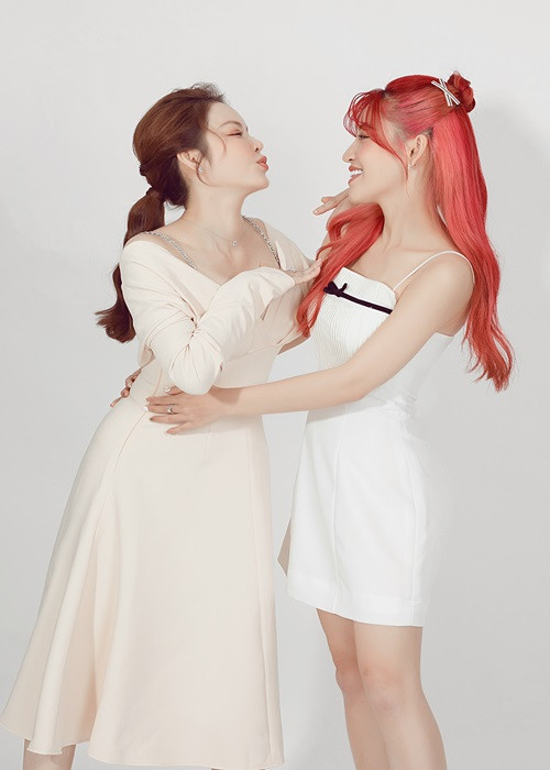 Puka còn trải lòng: “Từ trước giờ, tôi chỉ thích yêu người trong nghề. Vì đặc thù công việc, tôi tiếp xúc với rất nhiều bạn diễn nam, nếu bạn trai không hiểu sẽ dễ dẫn ghen tuông… Mẫu bạn trai của tôi là người đàn ông chững chạc, trưởng thành, không quan trọng tuổi tác ”.