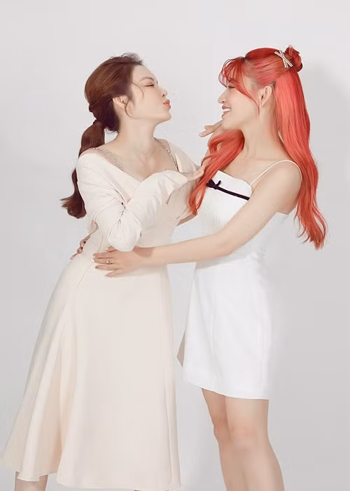 Puka còn trải lòng: “Từ trước giờ, tôi chỉ thích yêu người trong nghề. Vì đặc thù công việc, tôi tiếp xúc với rất nhiều bạn diễn nam, nếu bạn trai không hiểu sẽ dễ dẫn ghen tuông… Mẫu bạn trai của tôi là người đàn ông chững chạc, trưởng thành, không quan trọng tuổi tác ”.