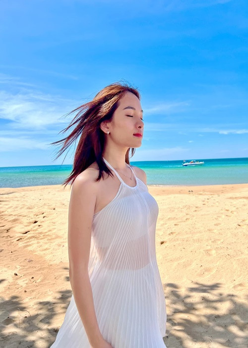 Sara Lưu xinh đẹp, quyến rũ như chưa từng sinh nở.