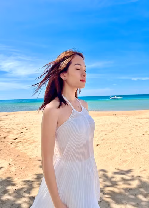 Sara Lưu xinh đẹp, quyến rũ như chưa từng sinh nở.