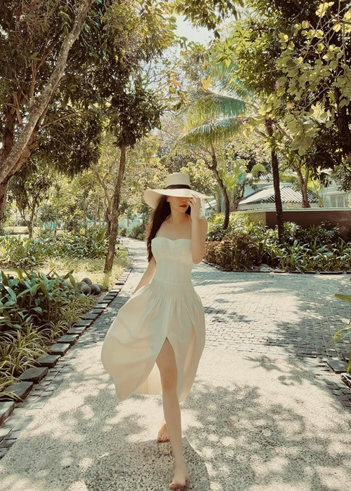 Hồ Ngọc Hà sinh đôi vẫn quyến rũ, bảo sao Kim Lý không mê mới lạ.