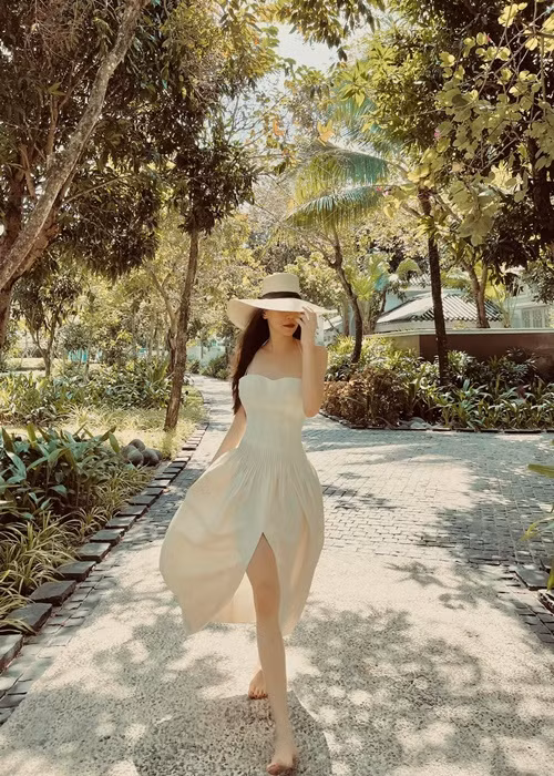 Hồ Ngọc Hà sinh đôi vẫn quyến rũ, bảo sao Kim Lý không mê mới lạ.