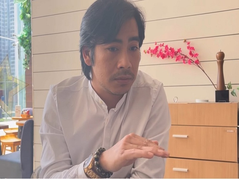 Liên tục bị T tố, Thanh Bình đã có buổi gặp gỡ cùng báo chí và truyền thông để làm rõ câu chuyện ồn ào. Nam diễn viên thừa nhận bản thân đã sai với T vì không dứt khoát và rõ ràng trong mối quan hệ này, để T ngộ nhận anh là bạn trai. Thanh Bình gửi lời xin lỗi đến T vì đã làm cô tổn thương. Ảnh: Giao thông