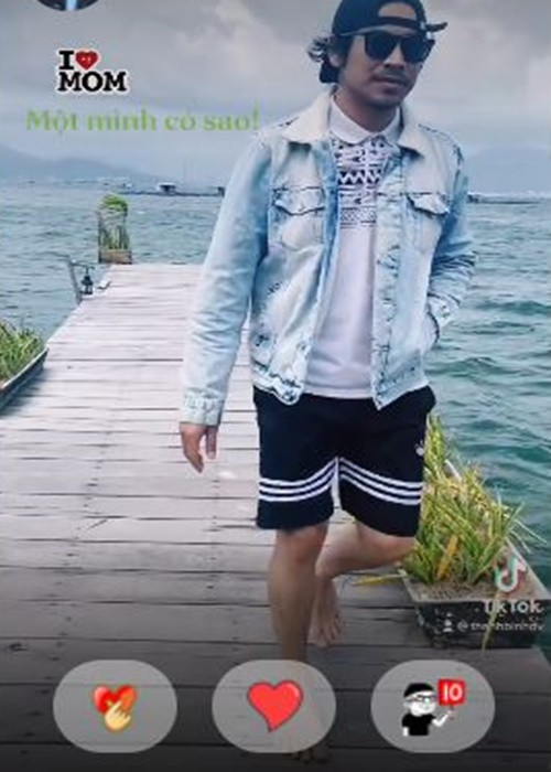 Mới đây, nam diễn viên Thanh Bình bày tỏ tình yêu dành cho người mẹ quá cố. "I love mom (Tạm dịch: Con yêu mẹ)", Thanh Bình viết. Ảnh: FBNV