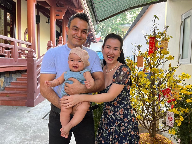 Con gai lai An cua Vo Ha Tram dang yeu... ai nhin cung me