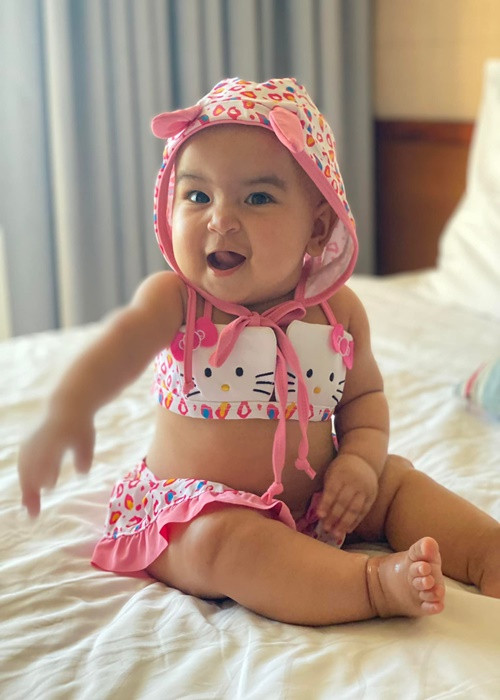 Tinh nghịch, bé Moon luôn khiến bầu không khí gia đình khi nào cũng sôi nổi.