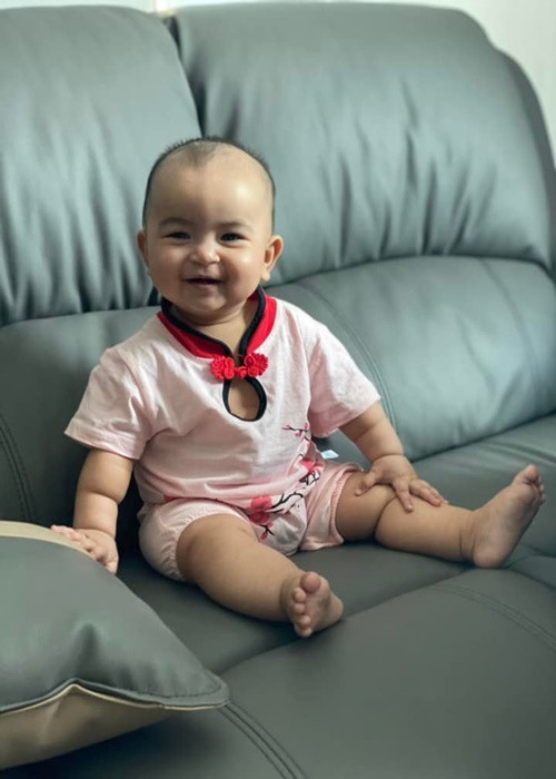 Võ Hạ Trâm thoải mái khoe con gái chứ không giấu mặt con như nhiều sao Việt.