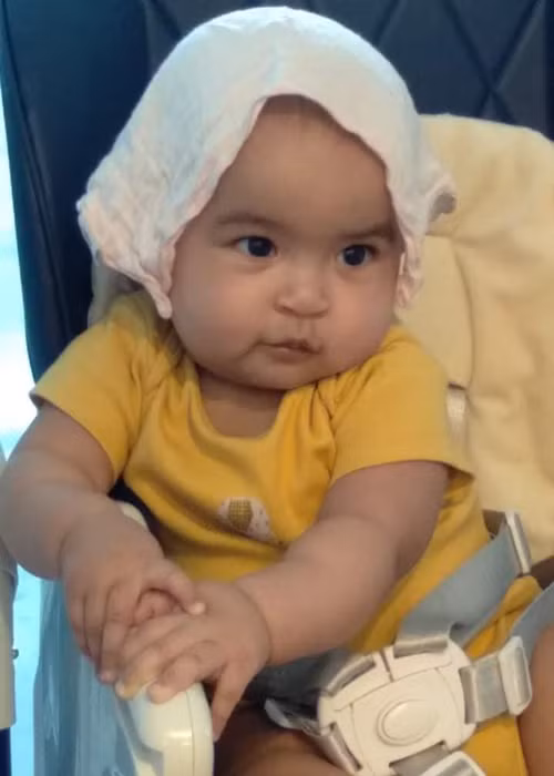 Con gái của Võ Hạ Trâm ngoan ngoãn trong chuyến đi chơi.