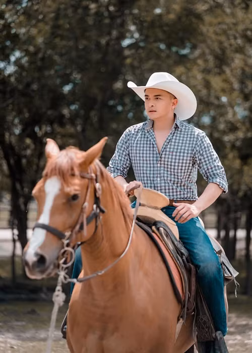 Mới đây, Cao Thái Sơn công khai tìm hiểu Angela Phương Trinh.