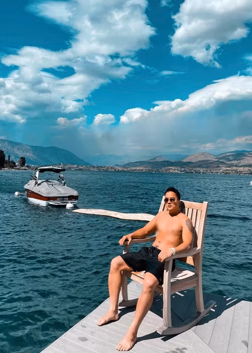 Khoe body, có lần nam ca sĩ được khen, có khi lại bị ném đá vì quá táo bạo.