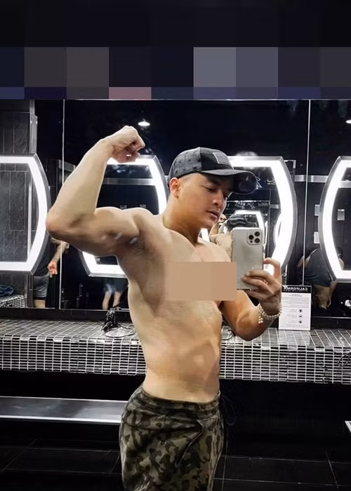 Nhờ tập gym, ăn uống khoa học, Cao Thái Sơn sở hữu body vạm vỡ.