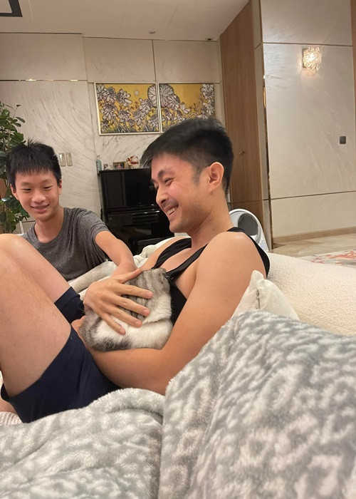 Mối quan hệ giữa Trí Tống và các con riêng của Thu Hoài vẫn tốt đẹp.