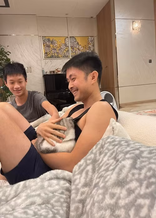 Mối quan hệ giữa Trí Tống và các con riêng của Thu Hoài vẫn tốt đẹp.