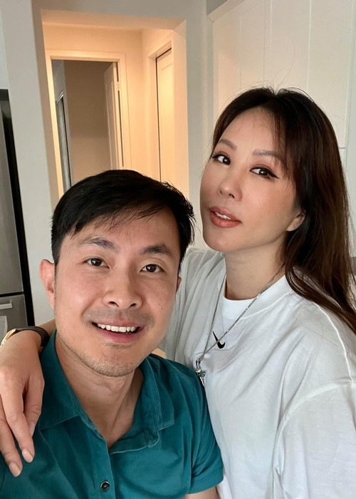 Thu Hoài vẫn thường đăng tải hình ảnh bên chồng.