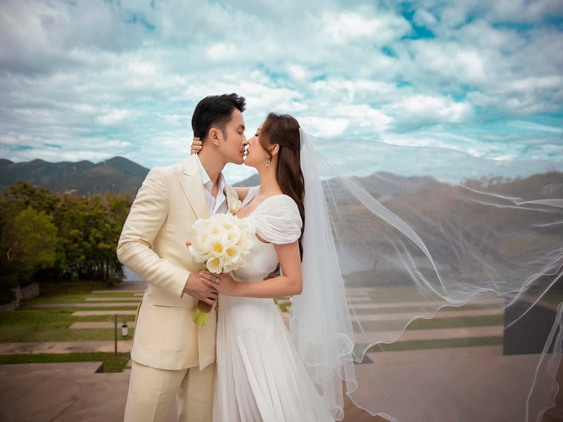 Chia sẻ trên Vietnamnet, Thu Hoài cho biết, vợ chồng cô nhận ra sau khi kết hôn, cả hai đã thuộc về nhau theo cách trọn vẹn nhất.