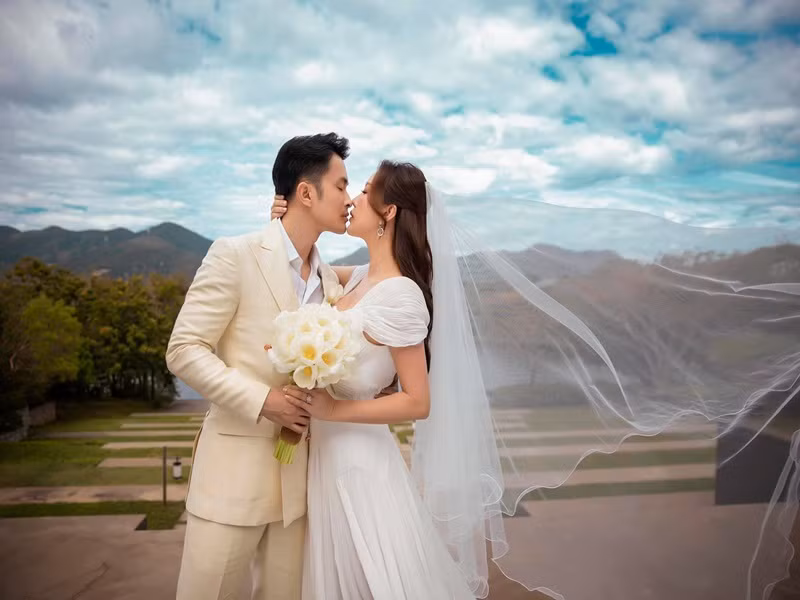 Chia sẻ trên Vietnamnet, Thu Hoài cho biết, vợ chồng cô nhận ra sau khi kết hôn, cả hai đã thuộc về nhau theo cách trọn vẹn nhất.