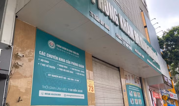 Trong đó, điển hình là các sai phạm: bác sĩ có chứng chỉ hành nghề nhưng không đăng ký danh sách với Sở, Khoa Nam khoa chưa có bác sĩ chuyên khoa, nhà thuốc niêm yết không đúng với số giấy phép đăng ký.