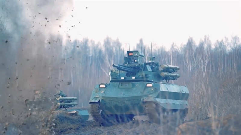 Tại thời điểm robot này đang tác chiến tại Syria, các chuyên gia khuyến cáo chỉ nên sử dụng Uran-9 để tấn công mục tiêu cố định bao gồm hỏa điểm, công sự kiên cố và phòng thủ vị trí cố định. Ngoài ra, chỉ nên triển khai Uran-9 khi có sự hiện diện của các đơn trang bị tên lửa chống tăng, công binh, để tránh trường hợp robot bị vô hiệu hóa do mất tín hiệu hoặc trạm chỉ huy bị phá hủy, dẫn tới đơn vị mất khả năng hoàn thành nhiệm vụ.