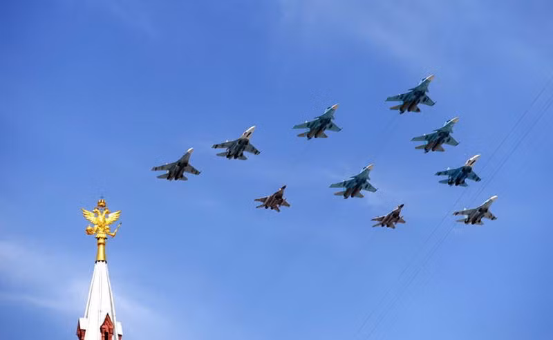Biên đội hỗn hợp các máy bay chiến thuật Su-34, Su-27, MiG-29.