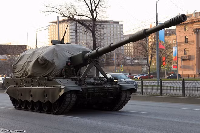 Đến năm 2011, quân đội Nga bắt đầu phát triển lựu pháo tự hành mới nhưng vẫn giữ nguyên tên gọi 2S35 Koalitsiya-SV. Tuy nhiên, các kỹ sư phải triển khai mọi công đoạn từ đầu để phù hợp với khung gầm và yêu cầu mới. Tương tự như dự án Armata, giới chức bảo mật thông tin về quá trình phát triển lựu pháo mới khá chặt chẽ.