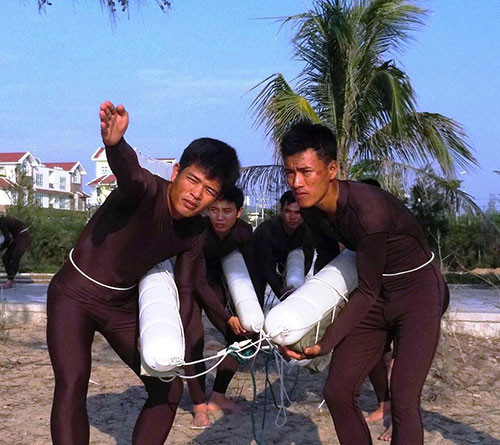 Chuẩn bị cơ động xuống nước.