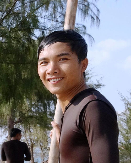 Trong vị mặn mòi của biển cả, còn có cả vị mặn của mồ hôi, song nụ cười của chiến sĩ đặc công nước vẫn rạng rỡ sau một ngày luyện tập.