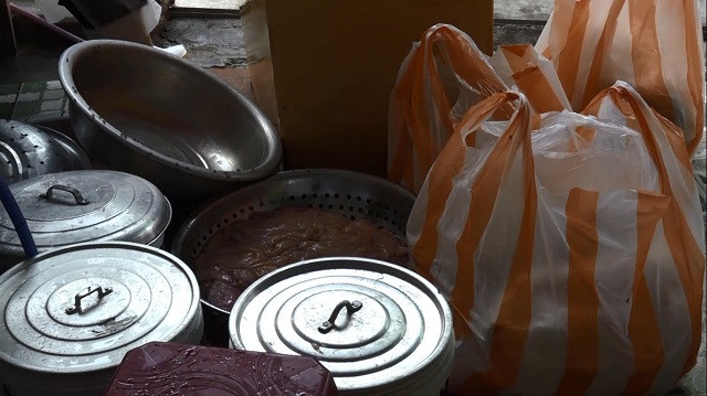 Hai hung noi tang dong vat duoc so che dat ngay trong nha ve sinh