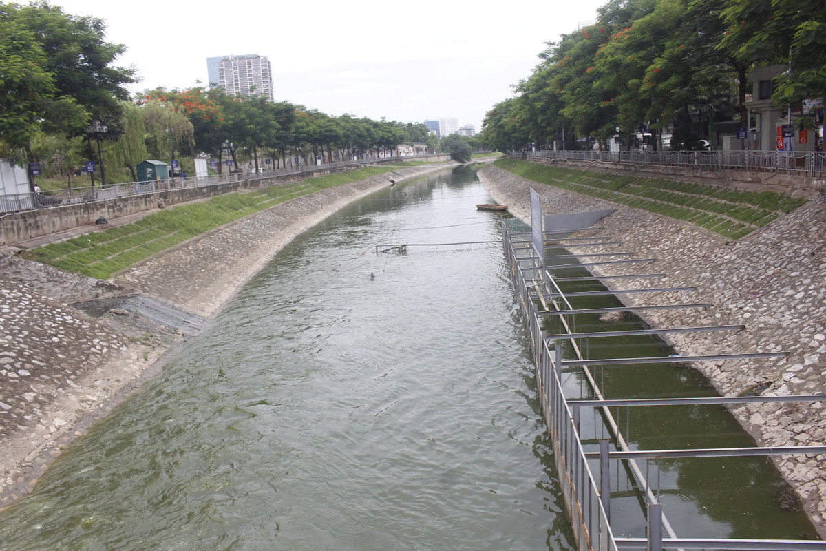 Khu vực đặt máy Nano Nhật Bản trước kia giờ có thêm rào chắn.