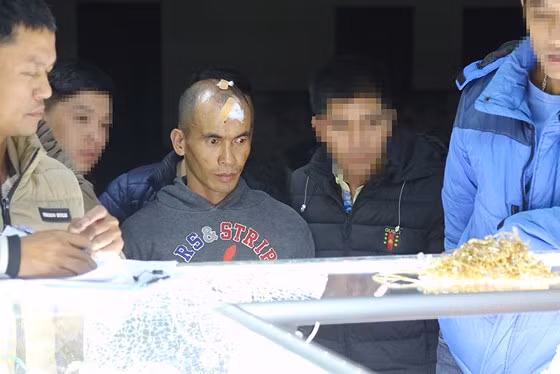 Bat ke dap tu kinh, cuop tiem vang trong dem o Lam Dong