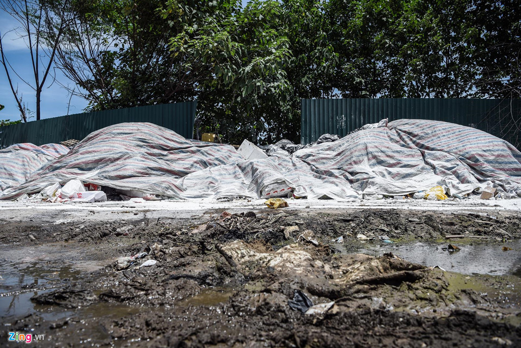 Nui rac un u boc mui nong nac tren duong pho Ha Noi-Hinh-6