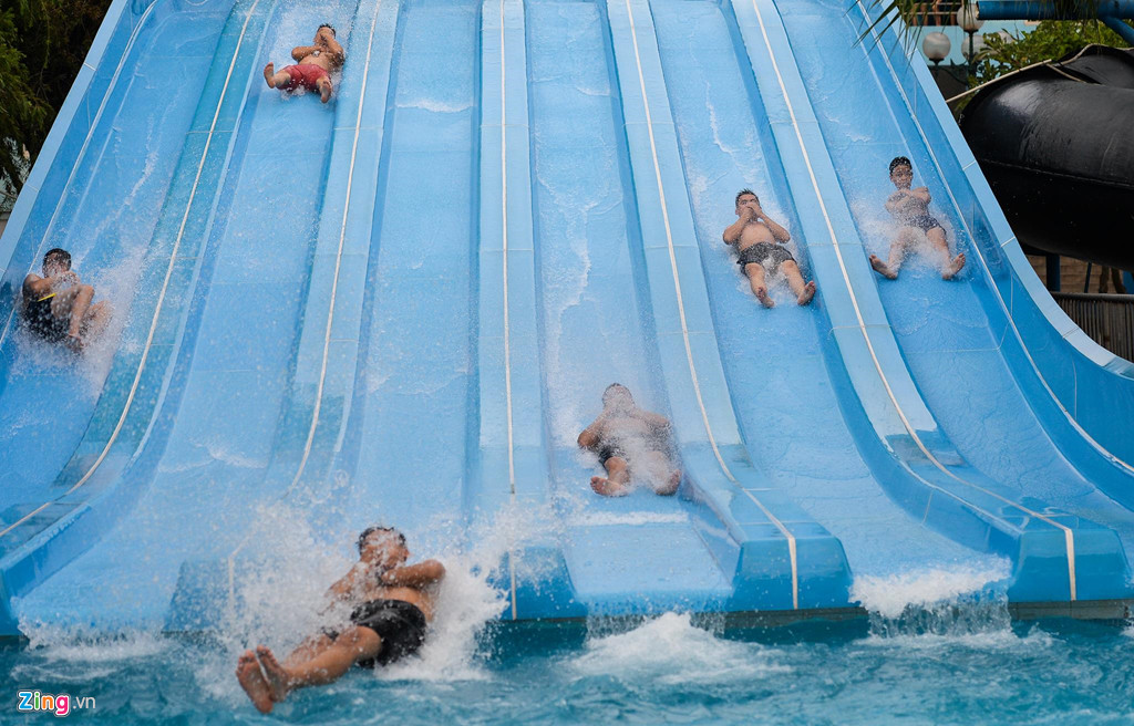 Mỗi người mất khoảng hơn 10 phút chờ đợi cho hơn 10 giây tận hưởng cảm giác mạnh.