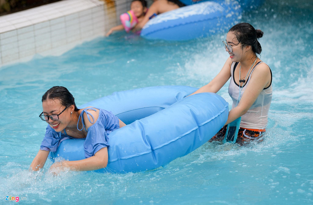 Từ ngày 1/7, thời tiết Hà Nội mát mẻ không còn nắng nóng 40 độ C. Đêm nay có mưa rào và dông.