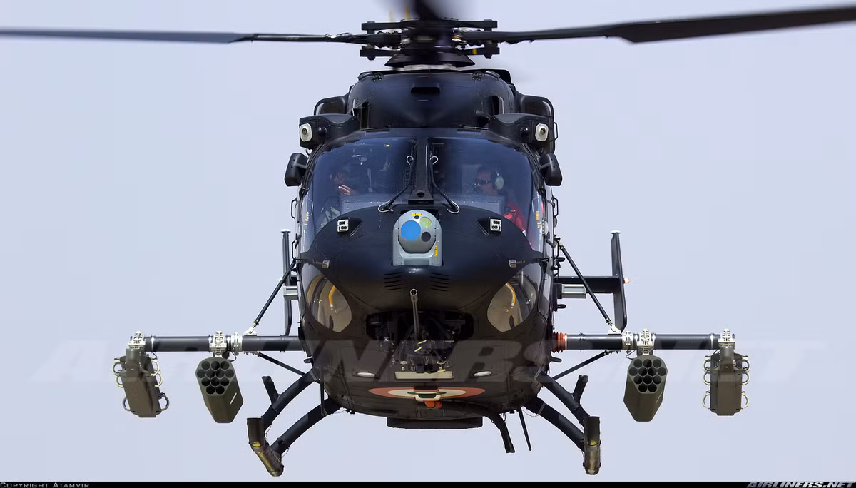 Rudra Mk IV là phiên bản mạnh nhất của dòng trực thăng đa nhiệm Rudra do Hindustan Aeronautics Limited phát triển từ đầu những năm 2000 cho Không quân Lục quân Ấn Độ. Nguyên mẫu của nó cất cánh lần đầu tiên vào ngày 16/8/2007, chính thức phục vụ trong Không quân Lục quân từ năm 2012. Nguồn ảnh: Airlines.net