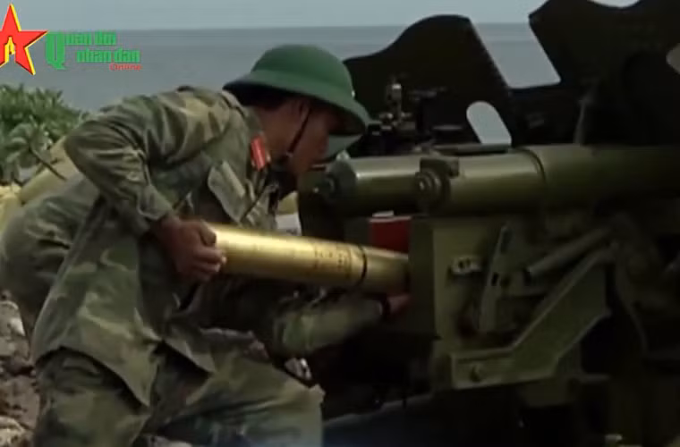 Pháo D-44 85mm nặng 1,7 tấn, dài 8,34m - cần tới kíp pháo thủ 7-8 người để vận hành. Pháo dùng đạn cỡ 85mm, tốc độ bắn có thể đạt tới 20 phát/phút tùy trình độ pháo thủ - nạp đạn. Nguồn ảnh: Kênh QPVN