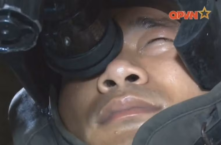 Ngắm kỹ, ít trượt. Nguồn ảnh: Kênh Quốc phòng Việt Nam