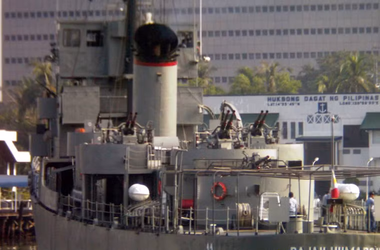 Con tàu được trang bị 2 máy diesel kết hợp với 3 máy phát điện, tốc độ tối đa 21 hải lý/h, dự trữ hành trình 20.000 km với tốc độ trung bình 12 hải lý/h. Nguồn ảnh: Wikipedia